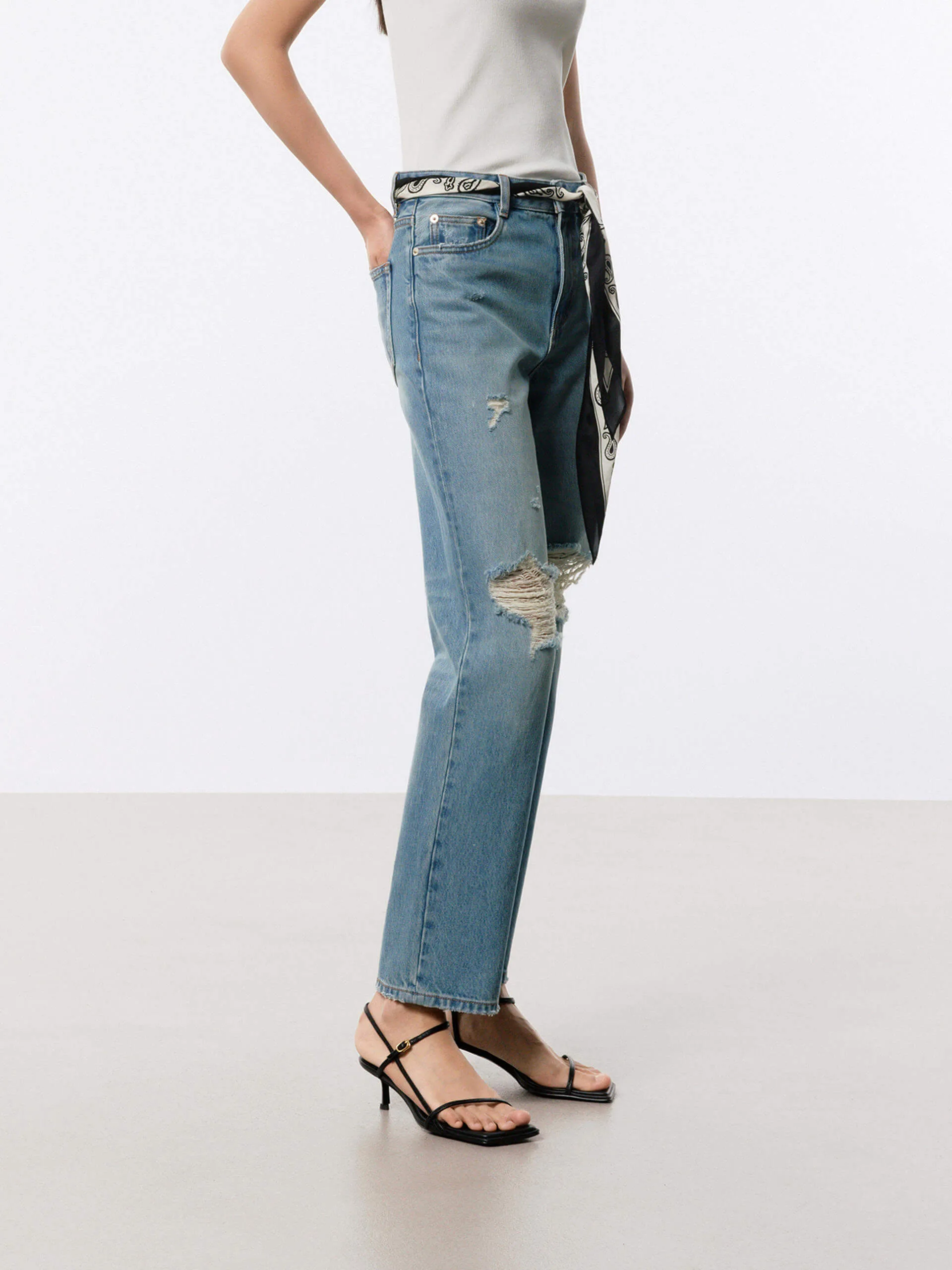 Ripped Detail Ankle Jeans